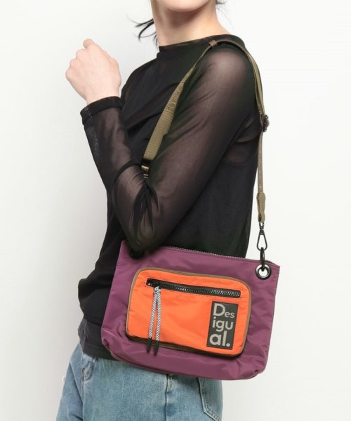 Voyager マルチポジション マキシバックパック 