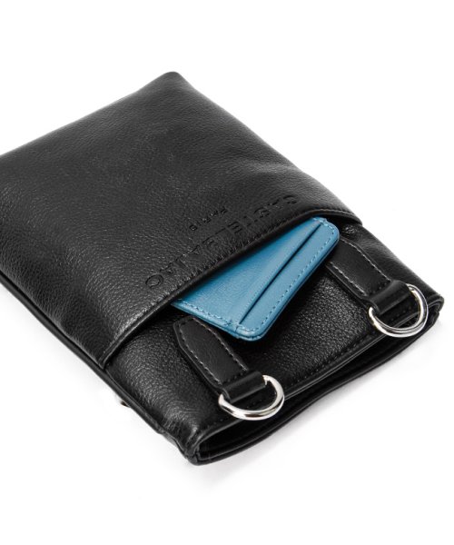 カステルバジャック ダナン バッグ ショルダーバッグ ショルダーポーチ メンズ レディース 斜めがけバッグ Danang CASTELBAJAC 45111 シンプルなデザインながらも 大胆で存在感のあるロゴが際立ち スタイリッシュな雰囲気を醸し出しています