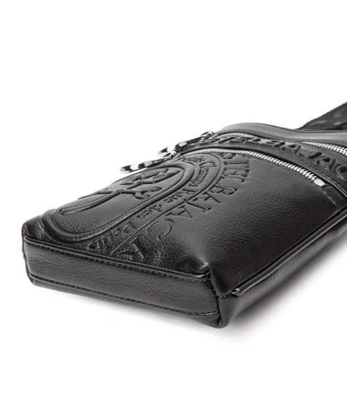 カステルバジャック ダナン バッグ ショルダーバッグ ショルダーポーチ メンズ レディース 斜めがけバッグ Danang CASTELBAJAC 45111 シンプルなデザインながらも 大胆で存在感のあるロゴが際立ち スタイリッシュな雰囲気を醸し出しています