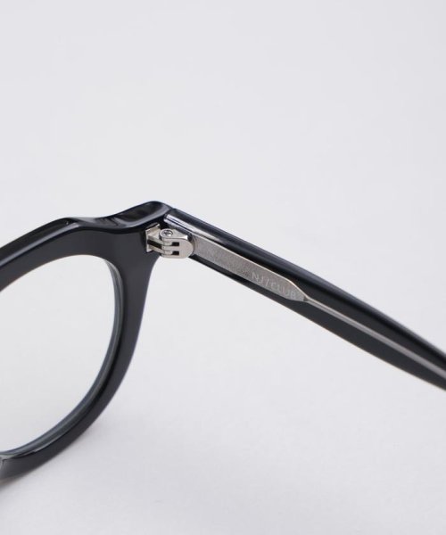 「NJ/CLUB」CARRYSTOCKKIT＆BAGスクエアアイウェア ボストン ウエリントンを融合したデザインのアイウェア フレーム上部のアウトラインが水平で ＮＪ/ＣＬＵＢ