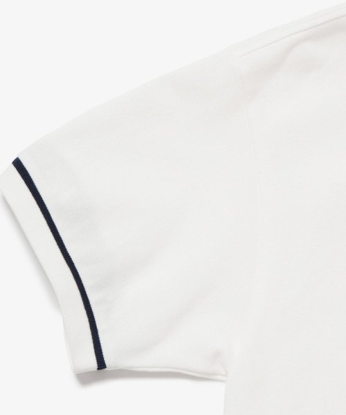 ヘビーウェイト鹿の子 ボクシーシルエットクレリックポロシャツ 商品説明スポーティなバイカラーがトラッドな印象にカラー部分と袖のリブをバイカラーで仕立てることでスポーティなコントラストを演出しているリラックスフィットPOLO。ゆとりのあるボクシーなシルエット KU1501847526(11440円)