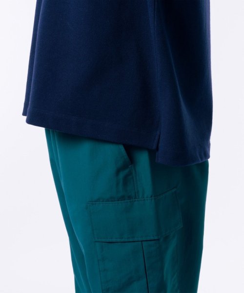 ヘビーウェイト鹿の子 ボクシーシルエットクレリックポロシャツ 商品説明スポーティなバイカラーがトラッドな印象にカラー部分と袖のリブをバイカラーで仕立てることでスポーティなコントラストを演出しているリラックスフィットPOLO。ゆとりのあるボクシーなシルエット KU1501847526(11440円)