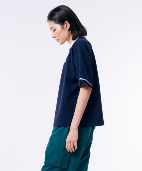 ヘビーウェイト鹿の子 ボクシーシルエットクレリックポロシャツ 商品説明スポーティなバイカラーがトラッドな印象にカラー部分と袖のリブをバイカラーで仕立てることでスポーティなコントラストを演出しているリラックスフィットPOLO。ゆとりのあるボクシーなシルエット KU1501847526(11440円)