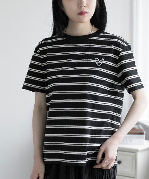 aimoha(aimoha（アイモハ）)/デザインボーダー　ハート刺繍Tシャツ/img01
