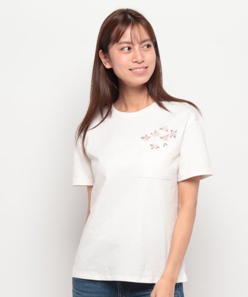 BENETTON (women)(ベネトン（レディース）)/クルーネック花柄刺繍胸ポケット半袖Tシャツ・カットソー/img13