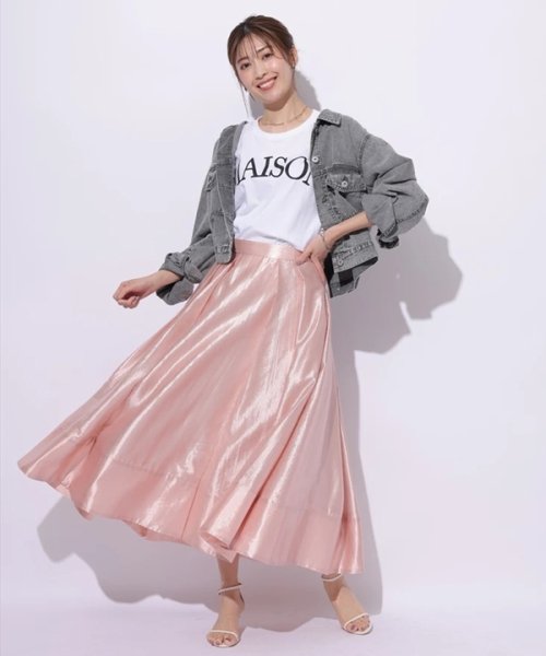 シャイニーフレアスカート 商品説明《店舗発売日》5/16(木）光沢感のある生地が華やかなムードを放つスカート。裾に向かってなだらかに P1563488323(12100円)