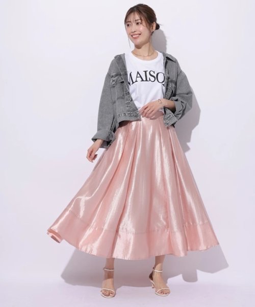 シャイニーフレアスカート 商品説明《店舗発売日》5/16(木）光沢感のある生地が華やかなムードを放つスカート。裾に向かってなだらかに P1563488323(12100円)