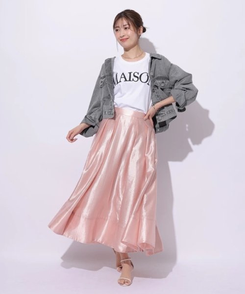 シャイニーフレアスカート 商品説明《店舗発売日》5/16(木）光沢感のある生地が華やかなムードを放つスカート。裾に向かってなだらかに P1563488323(12100円)