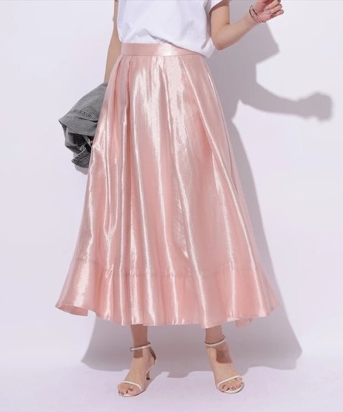 シャイニーフレアスカート 商品説明《店舗発売日》5/16(木）光沢感のある生地が華やかなムードを放つスカート。裾に向かってなだらかに P1563488323(12100円)