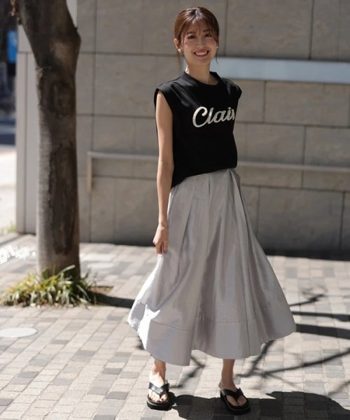 シャイニーフレアスカート 商品説明《店舗発売日》5/16(木）光沢感のある生地が華やかなムードを放つスカート。裾に向かってなだらかに P1563488323(12100円)