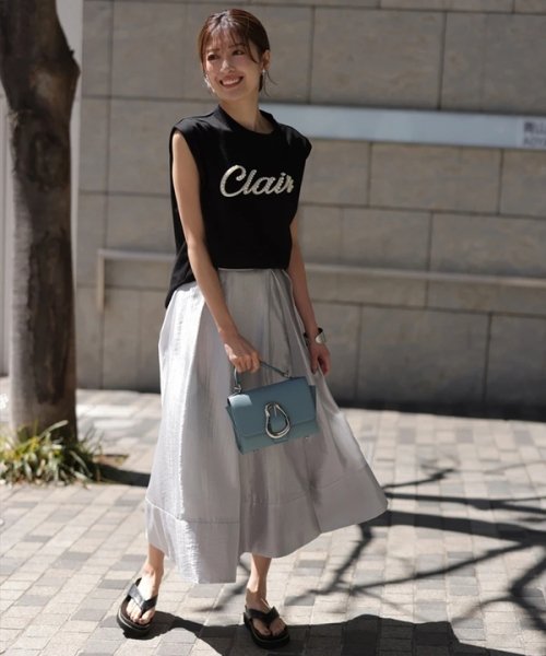 シャイニーフレアスカート 商品説明《店舗発売日》5/16(木）光沢感のある生地が華やかなムードを放つスカート。裾に向かってなだらかに P1563488323(12100円)