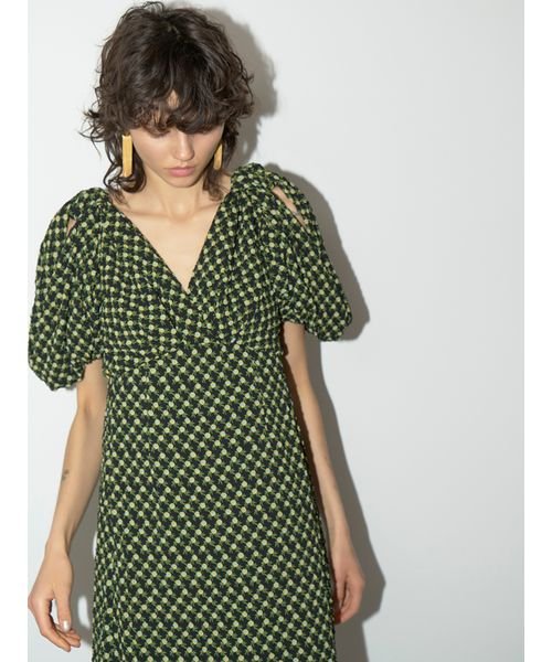 リボンスリーブフラワードレス 予めご了承ください