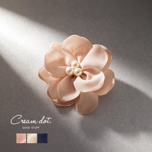 cream dot(クリームドット)/軽やかな花びらが華やぐフラワーコサージュ/img01