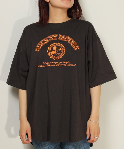 DISNEY(DISNEY)/【DISNEY/ディズニー】天竺 Mickey Mouse刺繍 半袖裾ラウンドBIG Tシャツ/img01