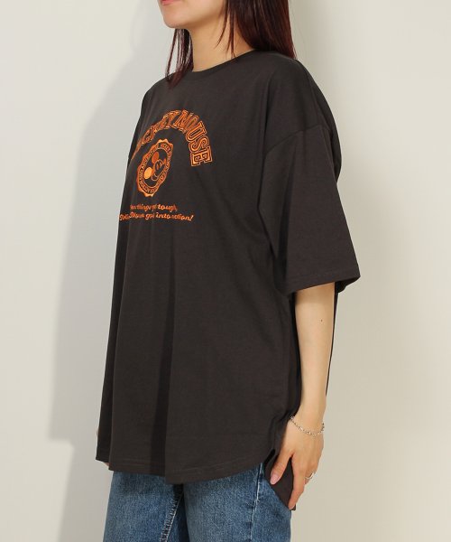 DISNEY(DISNEY)/【DISNEY/ディズニー】天竺 Mickey Mouse刺繍 半袖裾ラウンドBIG Tシャツ/img02