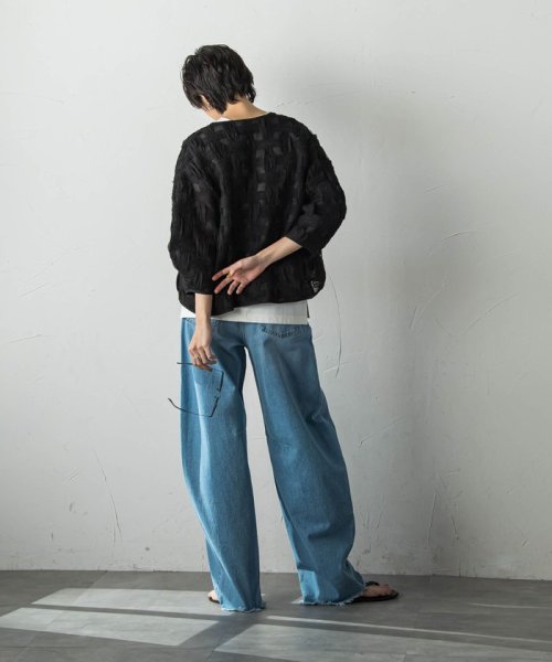 オーガンジークラフトチェックジャケット 商品説明魅了される、エアリーでセンシュアルなクラフト感。構築的な袖フォルムとパイピングデザインで仕上げた、格子柄のオーガンジージャケット。立体的なボリューム袖 JS1450032233(11000円)