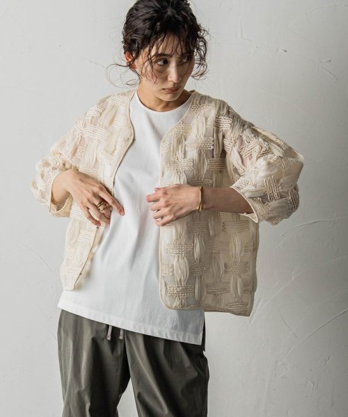 オーガンジークラフトチェックジャケット 商品説明魅了される、エアリーでセンシュアルなクラフト感。構築的な袖フォルムとパイピングデザインで仕上げた、格子柄のオーガンジージャケット。立体的なボリューム袖 JS1450032233(11000円)