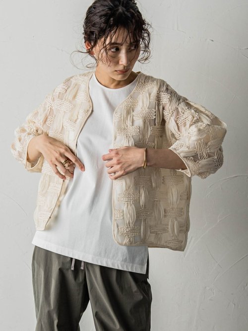 オーガンジークラフトチェックジャケット 商品説明魅了される、エアリーでセンシュアルなクラフト感。構築的な袖フォルムとパイピングデザインで仕上げた、格子柄のオーガンジージャケット。立体的なボリューム袖 JS1450032233(11000円)