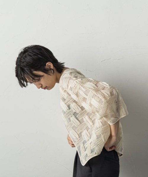 オーガンジークラフトチェックジャケット 商品説明魅了される、エアリーでセンシュアルなクラフト感。構築的な袖フォルムとパイピングデザインで仕上げた、格子柄のオーガンジージャケット。立体的なボリューム袖 JS1450032233(11000円)