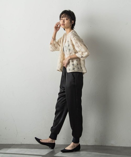 オーガンジークラフトチェックジャケット 商品説明魅了される、エアリーでセンシュアルなクラフト感。構築的な袖フォルムとパイピングデザインで仕上げた、格子柄のオーガンジージャケット。立体的なボリューム袖 JS1450032233(11000円)