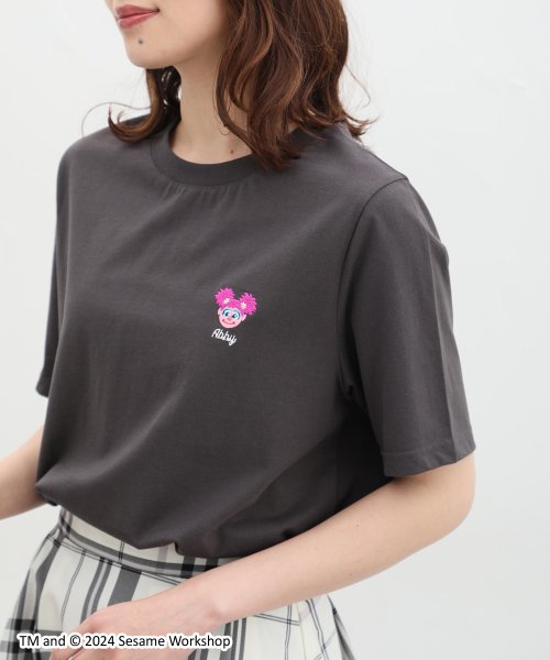 Honeys(ハニーズ)/セサミストリート／半袖Ｔ トップス Tシャツ 半袖 プリント ロゴ ワンポイント刺繍 /img10