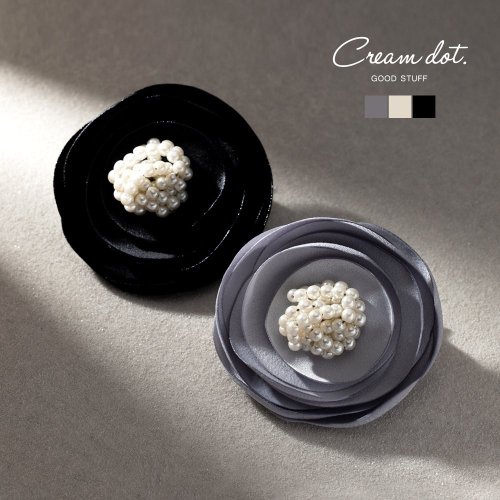 cream dot(クリームドット)/贅沢ツイストパールの重なりフラワーコサージュ/img01