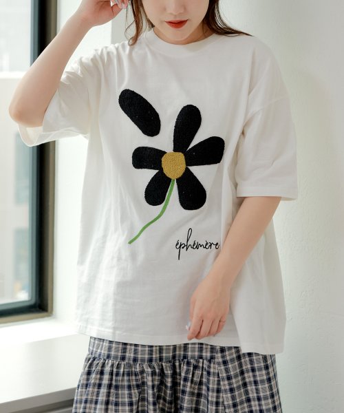 OLIVE des OLIVE(オリーブデオリーブ)/お花サガラT　トップス　Tシャツ　カジュアル　春/img01