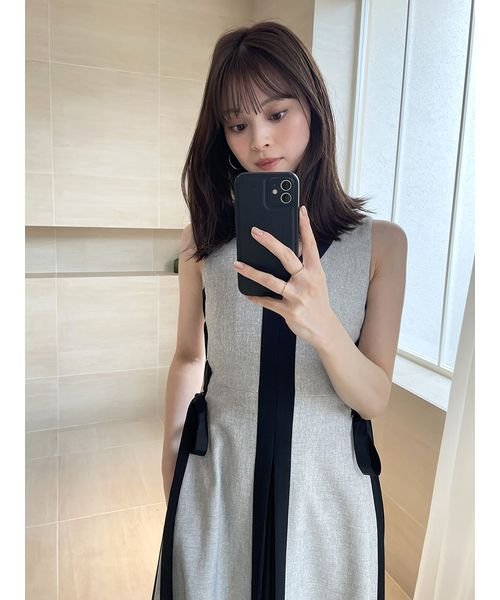 【WEB限定サイズあり】サイドプリーツバイカラーワンピース ラインはブラック