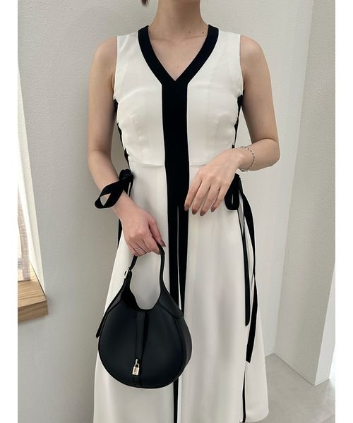 【WEB限定サイズあり】サイドプリーツバイカラーワンピース ラインはブラック