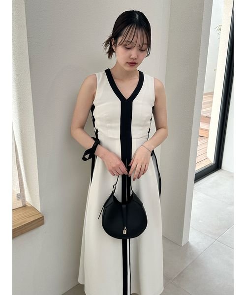 【WEB限定サイズあり】サイドプリーツバイカラーワンピース ラインはブラック