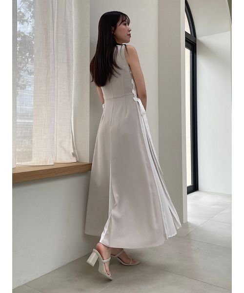 【WEB限定サイズあり】サイドプリーツバイカラーワンピース ラインはブラック