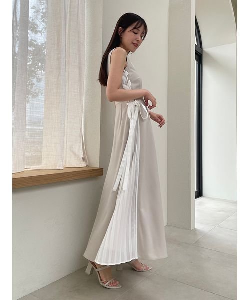 【WEB限定サイズあり】サイドプリーツバイカラーワンピース ラインはブラック