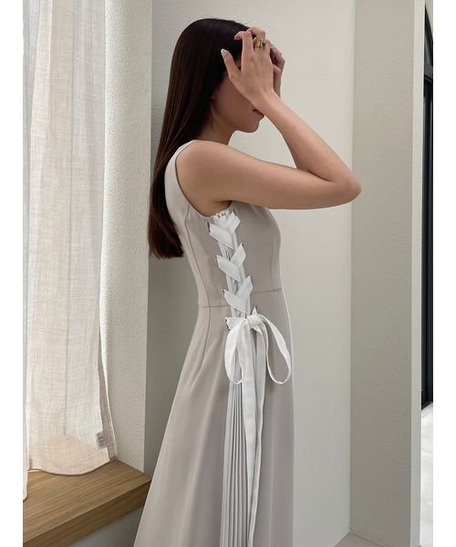 【WEB限定サイズあり】サイドプリーツバイカラーワンピース ラインはブラック