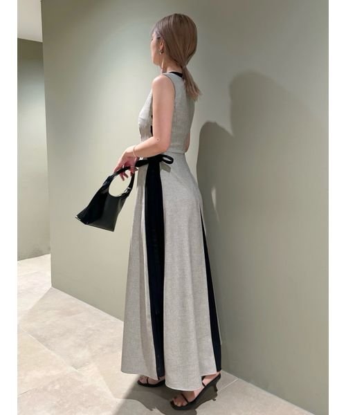 【WEB限定サイズあり】サイドプリーツバイカラーワンピース ラインはブラック