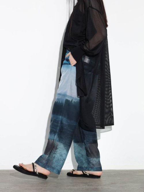 シアーグラフィックプリントワイドパンツ 