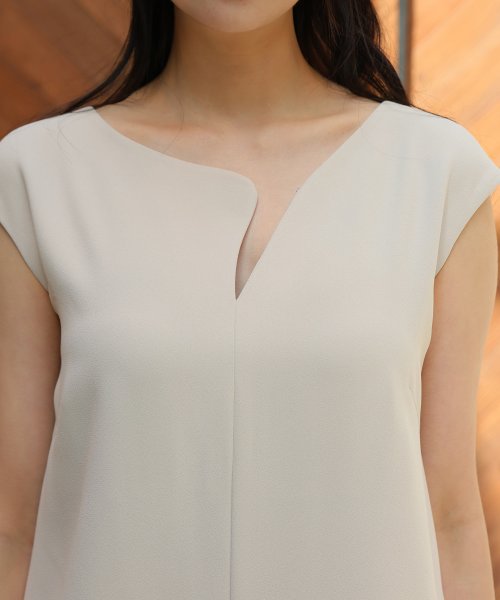 ラッフル付け襟ワンピース 　ポリエステル100% 表地