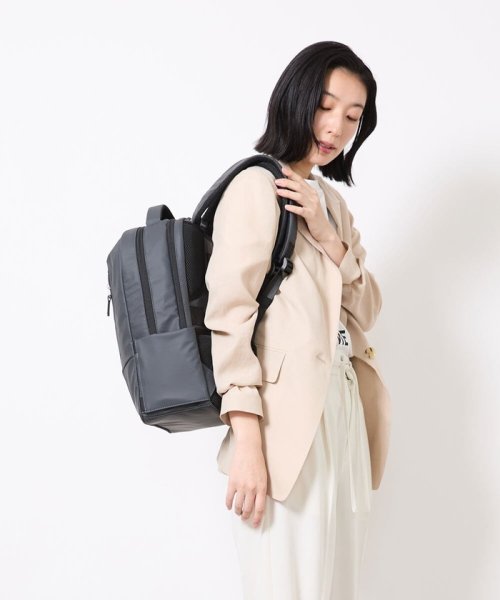 [AGS搭載/大容量]ラウンドジップデザインバックパック 