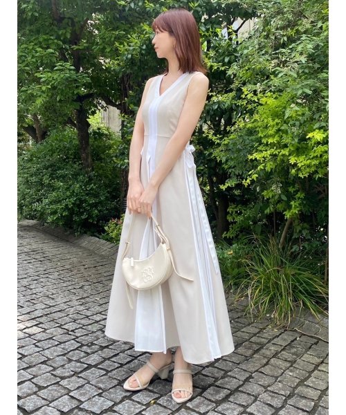 【WEB限定サイズあり】サイドプリーツバイカラーワンピース ラインはブラック