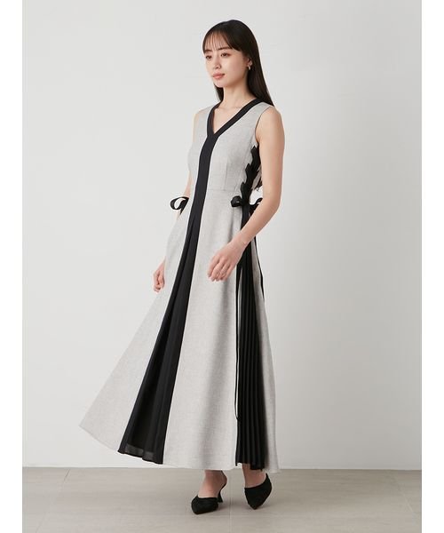 【WEB限定サイズあり】サイドプリーツバイカラーワンピース ラインはブラック