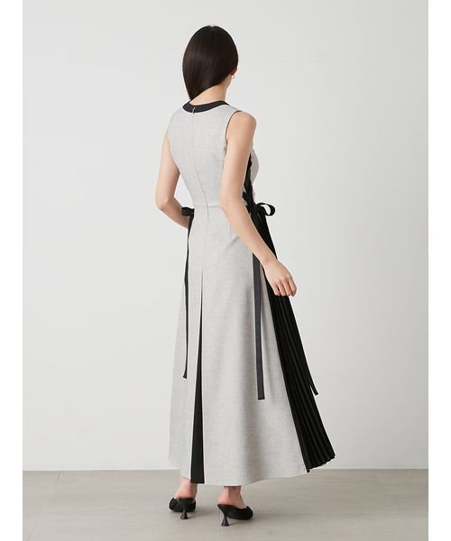 【WEB限定サイズあり】サイドプリーツバイカラーワンピース ラインはブラック