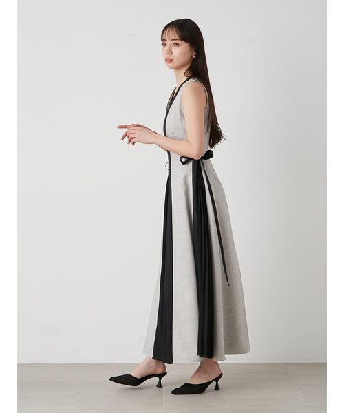 【WEB限定サイズあり】サイドプリーツバイカラーワンピース ラインはブラック