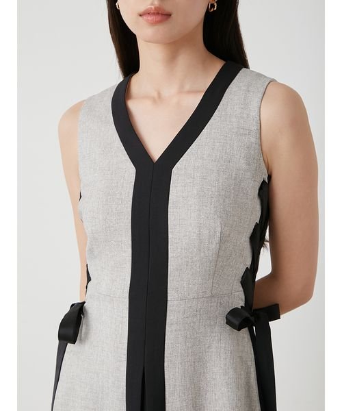 【WEB限定サイズあり】サイドプリーツバイカラーワンピース ラインはブラック