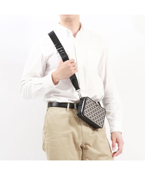 ドレステリア ショルダーバッグ 革 DRESSTERIOR 小さい 小さめ 本革 斜めがけ 軽量 軽い ショルダー バッグ Airdale 863112 