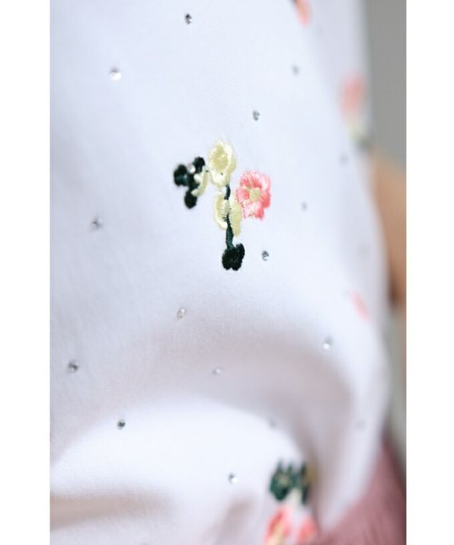 CAWAII(カワイイ)/ストーンの煌めき連なる花刺繍のTシャツトップス/img01