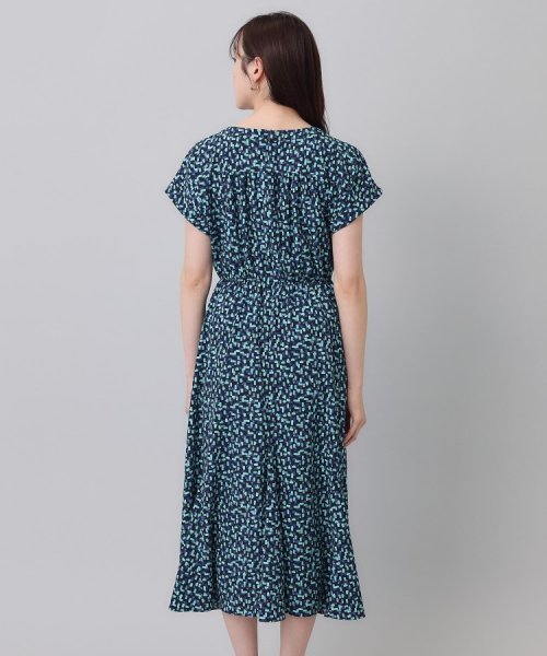 【半袖ワンピ／ミモレ丈】幾何学柄　美シルエットワンピース 