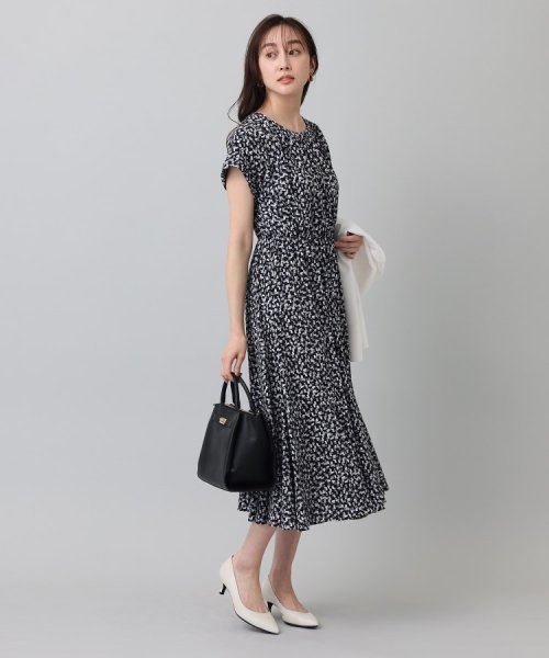 【半袖ワンピ／ミモレ丈】幾何学柄　美シルエットワンピース 