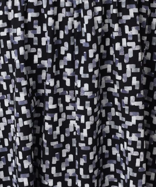 【半袖ワンピ／ミモレ丈】幾何学柄　美シルエットワンピース 