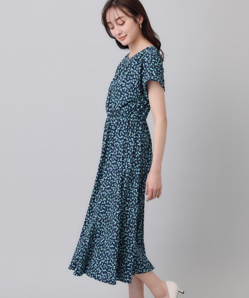 【半袖ワンピ／ミモレ丈】幾何学柄　美シルエットワンピース 