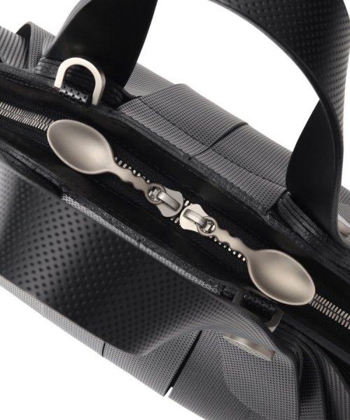 OSSO VIVO PUNTI（オッソ ヴィーヴォ プンティ）ハンドバッグ OSSO オッソ クロームなめしの牛革を顔料で仕上げました 発色がよく