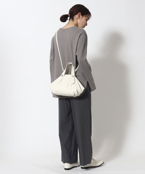 OSSO VIVO PUNTI（オッソ ヴィーヴォ プンティ）ハンドバッグ OSSO オッソ クロームなめしの牛革を顔料で仕上げました 発色がよく